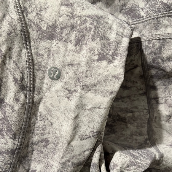 Lululemon Time To Sweat Crop 23" Legging Grey White- Size 6 NWOT - Picture 4 of 5